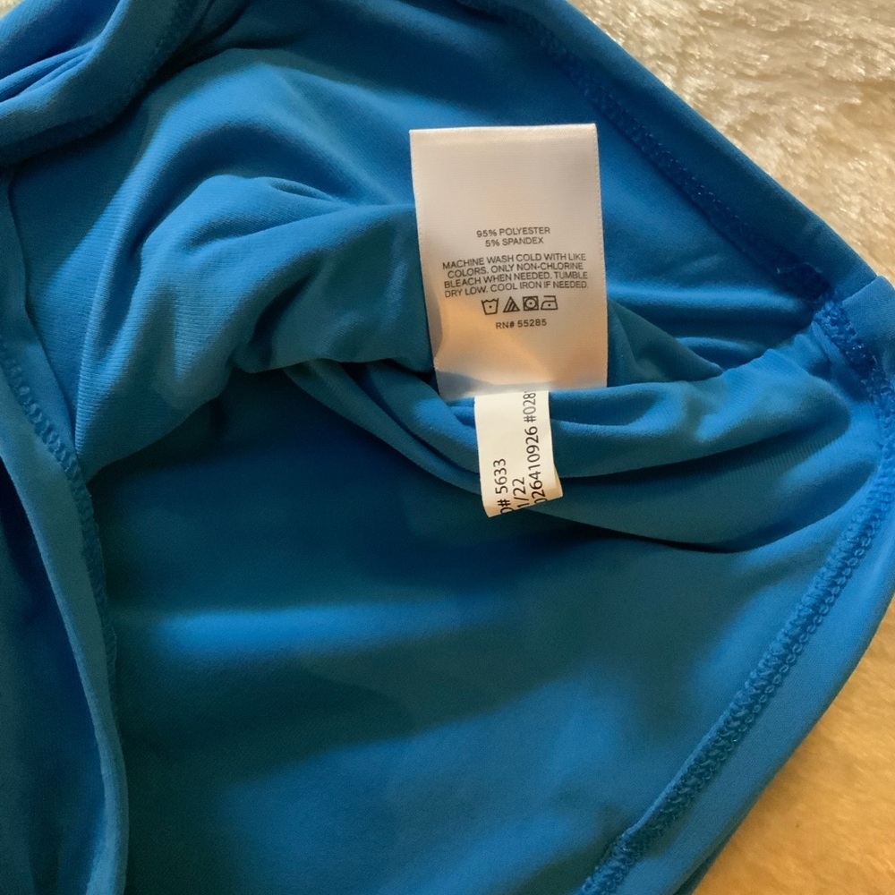 Express One-Shoulder Blue Ruched Crop Top - Picture 5 of 6